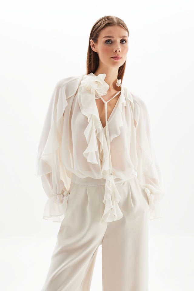 Ruffle Blouse in Ecru